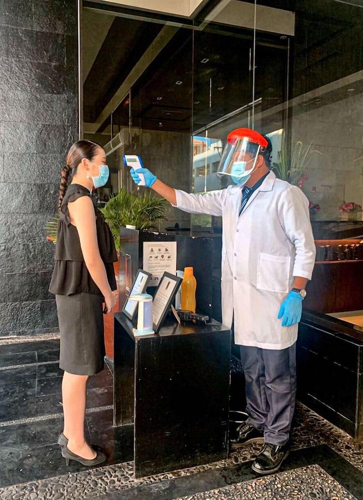 The B Hotel Alabang Muntinlupa City Kültér fotó