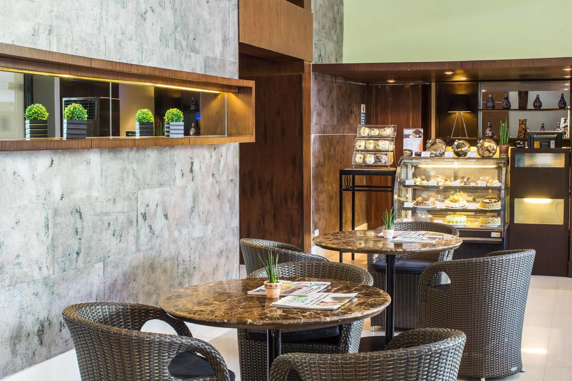 The B Hotel Alabang Muntinlupa City Kültér fotó
